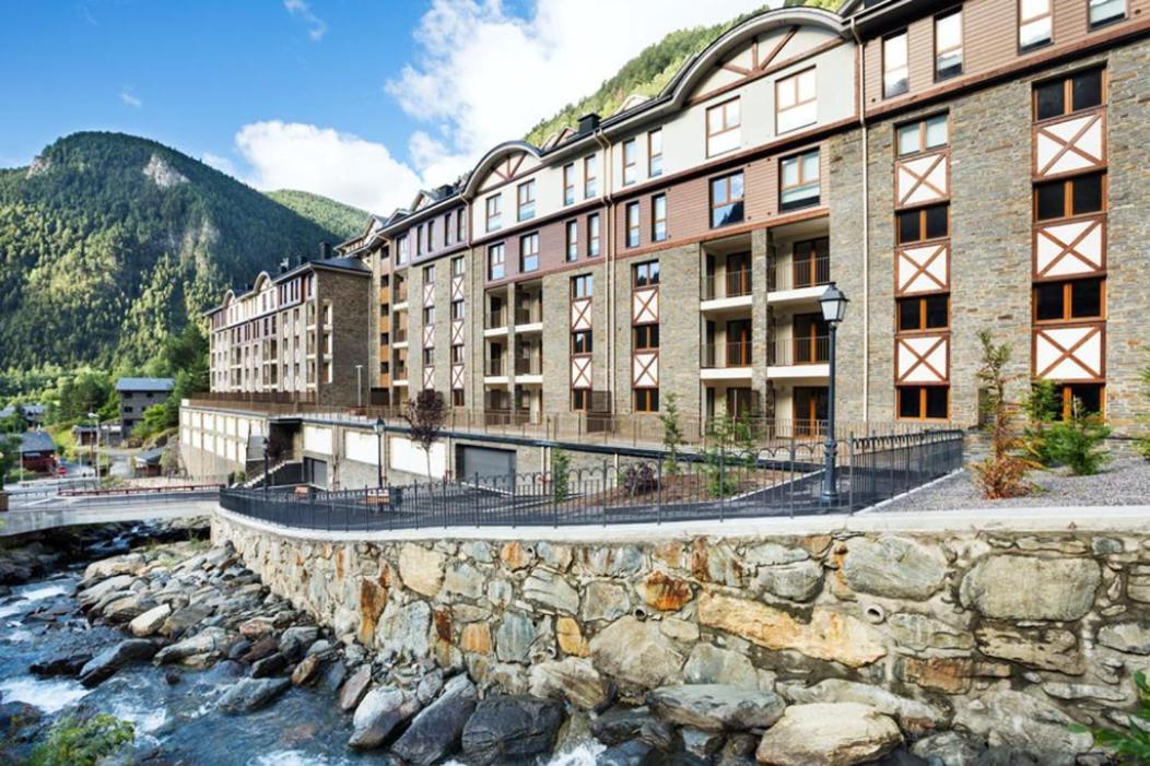 Apartment Ribasol Park 5 Pers, Max 4 Adultos Mas Ninos Arinsal